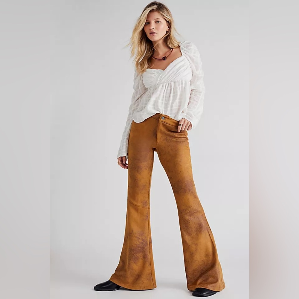 NWOT Free People On And On Low-Rise Vegan Flare Pants Size 4 Z401 - Picture 2 of 6